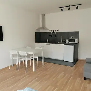 Brand New #21 With Free Secure Parking In The Center Praga